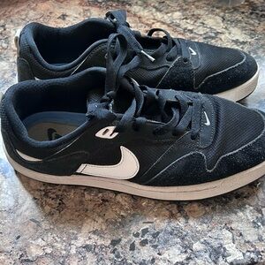 Nike Alleyoop Black and White Skateboarding Sneakers Mens 9